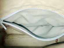 Cargar imagen en el visor de la galería, Cuero genuino &amp; Bolsa con cremallera de tela africana Ankara
