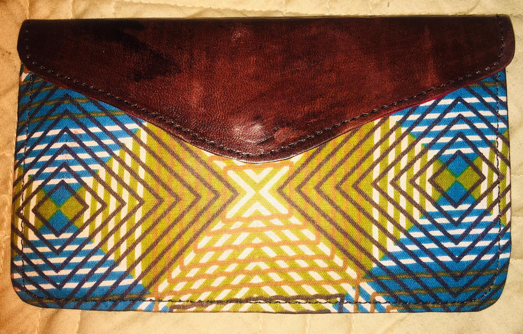 Cartera de cuero genuino acentuada con tela de Ankara